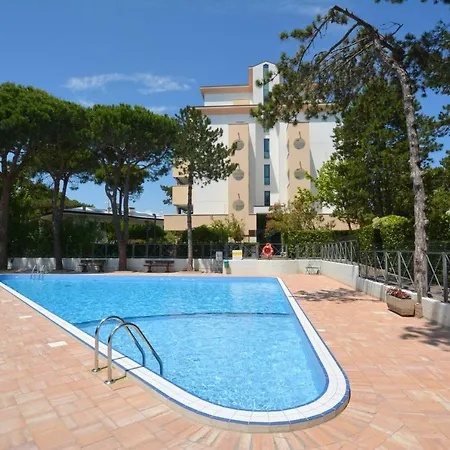 Lignano Pineta Penthouse Апартаменты *